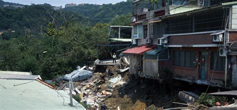 Taiwan's strongest earthquake in 25 years kills at least 9 .
